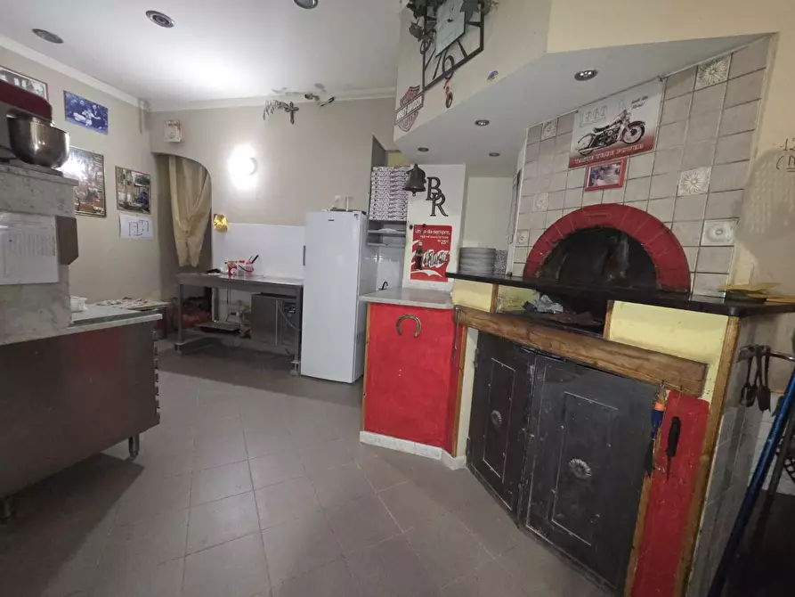 Immagine 12 di Locale commerciale in vendita  a Capannori