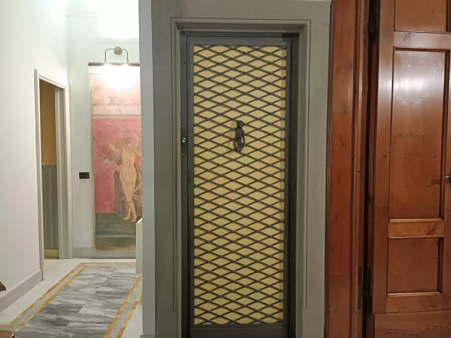 Immagine 19 di Palazzo in vendita  a Empoli