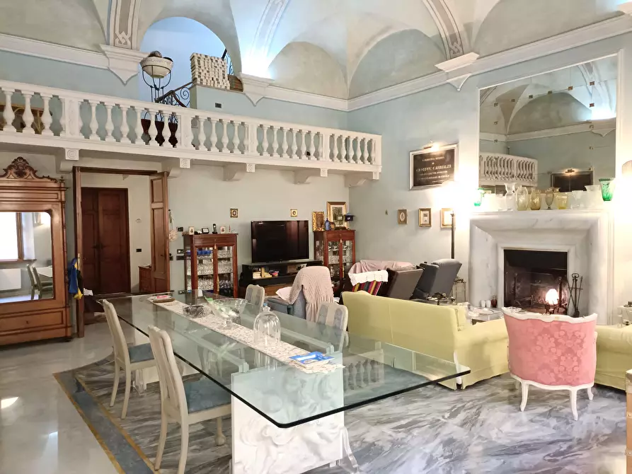 Immagine 2 di Palazzo in vendita  a Empoli