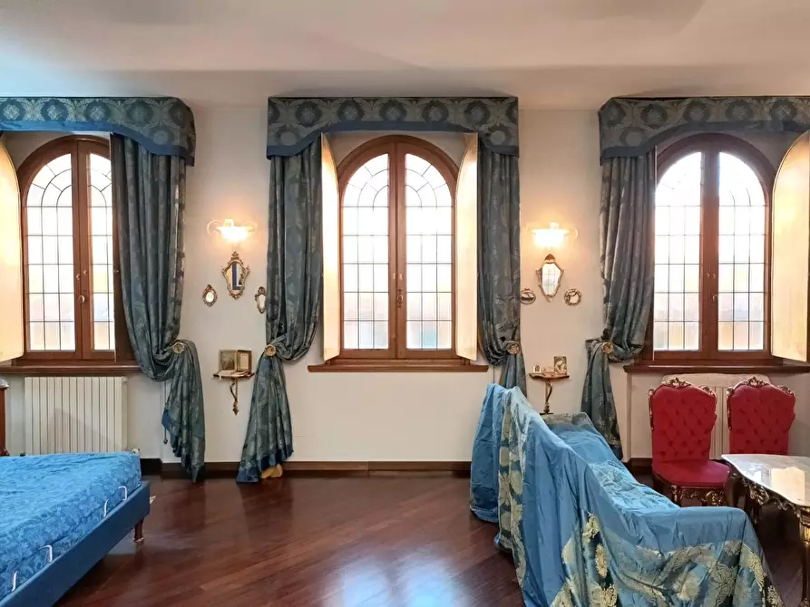 Immagine 20 di Palazzo in vendita  a Empoli