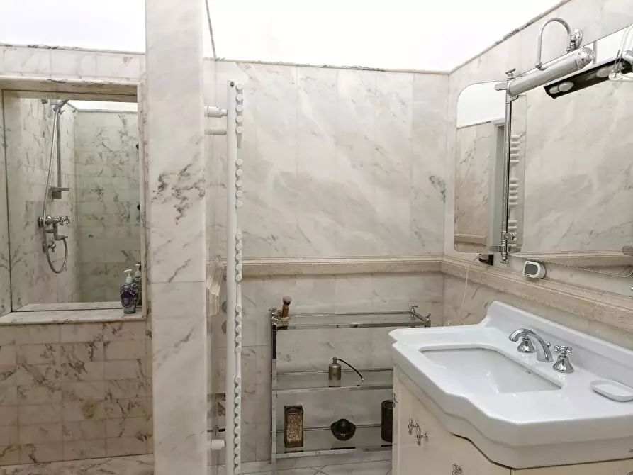 Immagine 25 di Palazzo in vendita  a Empoli