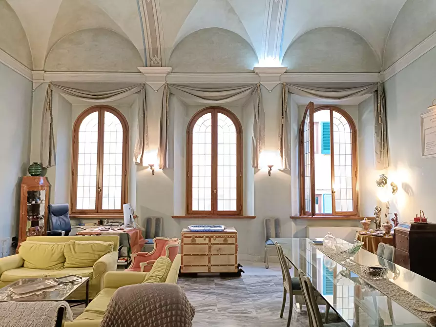 Immagine 4 di Palazzo in vendita  a Empoli