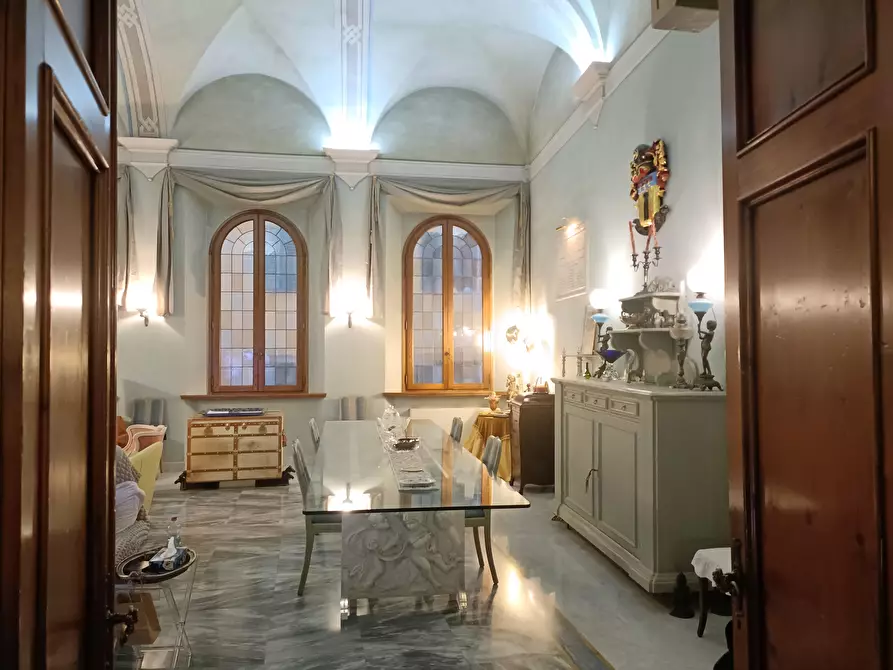 Immagine 30 di Palazzo in vendita  a Empoli