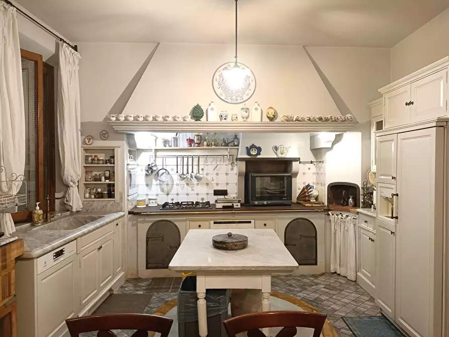 Immagine 14 di Palazzo in vendita  a Empoli