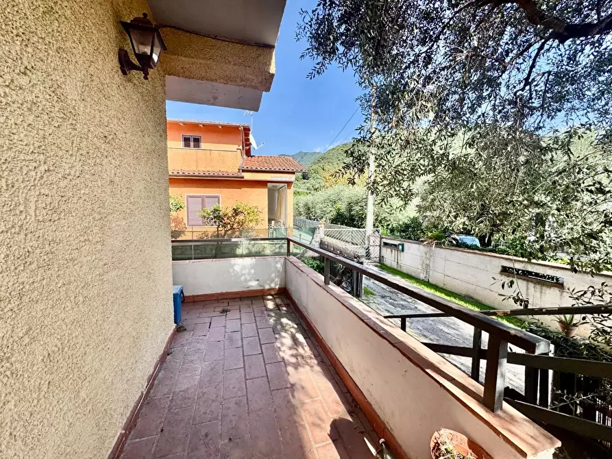 Immagine 8 di Casa bifamiliare in vendita  a Montignoso