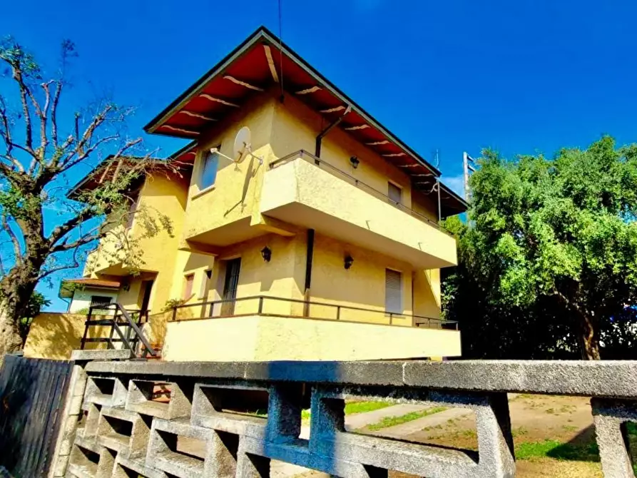 Immagine 1 di Casa bifamiliare in vendita  a Montignoso