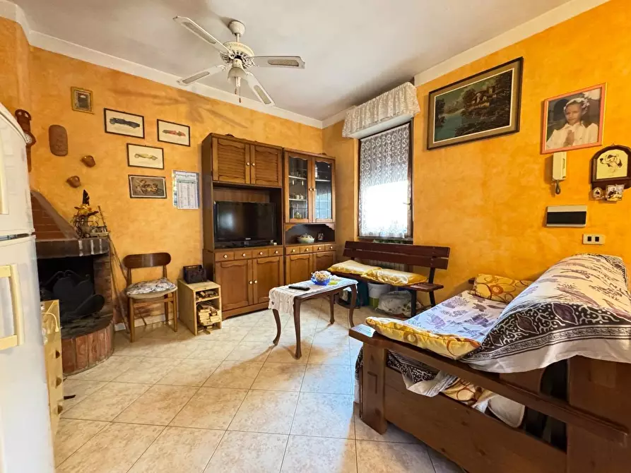 Immagine 2 di Appartamento in vendita  a Viareggio