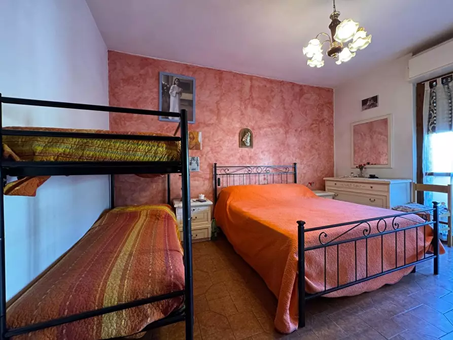 Immagine 10 di Appartamento in vendita  a Viareggio