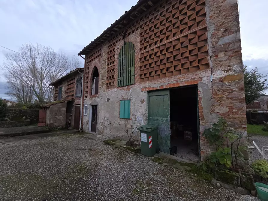 Immagine 10 di Deposito in vendita  a Capannori