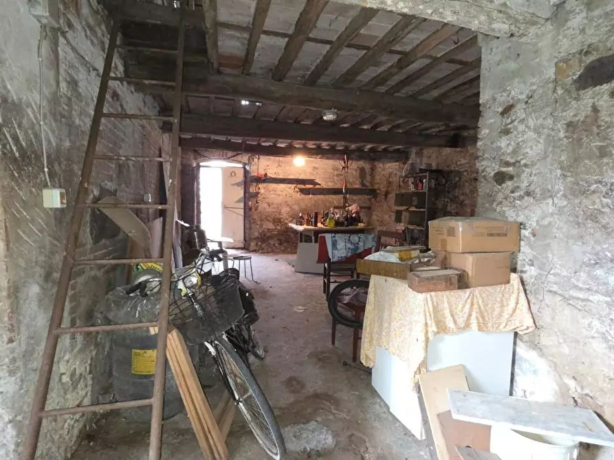 Immagine 3 di Deposito in vendita  a Capannori