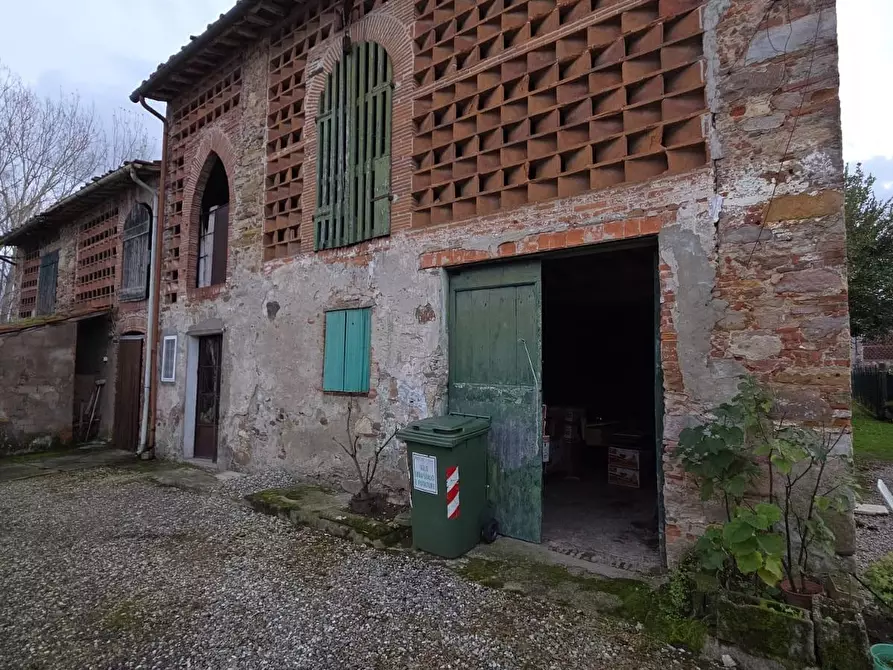 Immagine 9 di Deposito in vendita  a Capannori