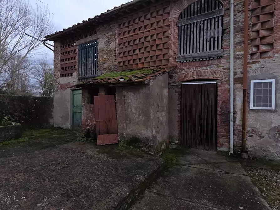 Immagine 4 di Deposito in vendita  a Capannori