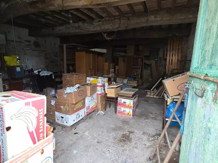 Immagine 8 di Deposito in vendita  a Capannori