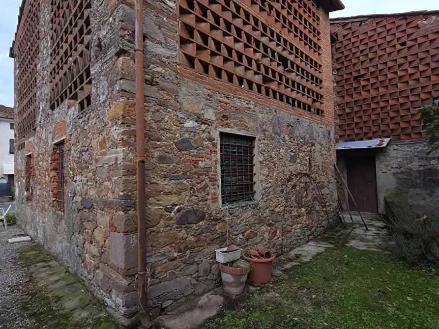 Immagine 19 di Deposito in vendita  a Capannori