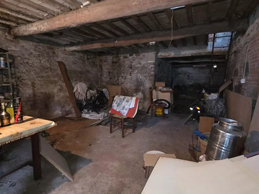 Immagine 6 di Deposito in vendita  a Capannori