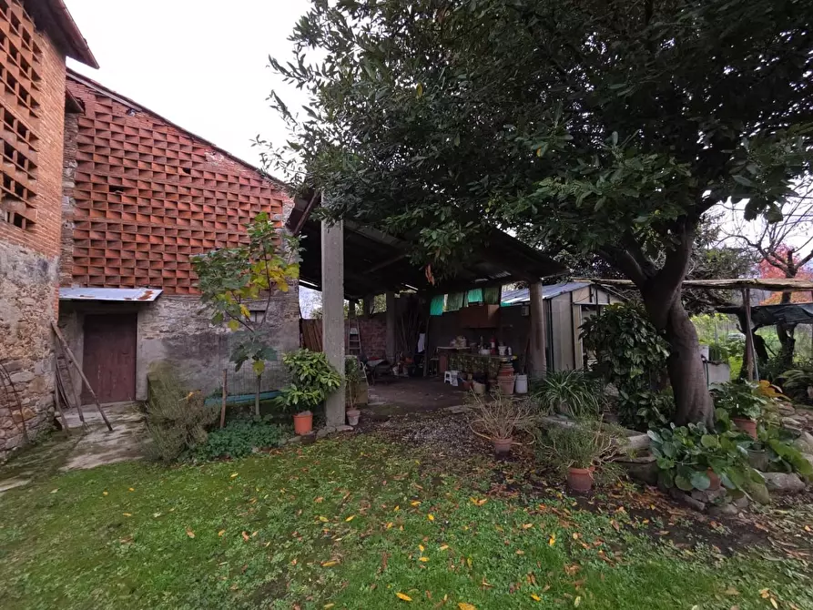 Immagine 12 di Deposito in vendita  a Capannori