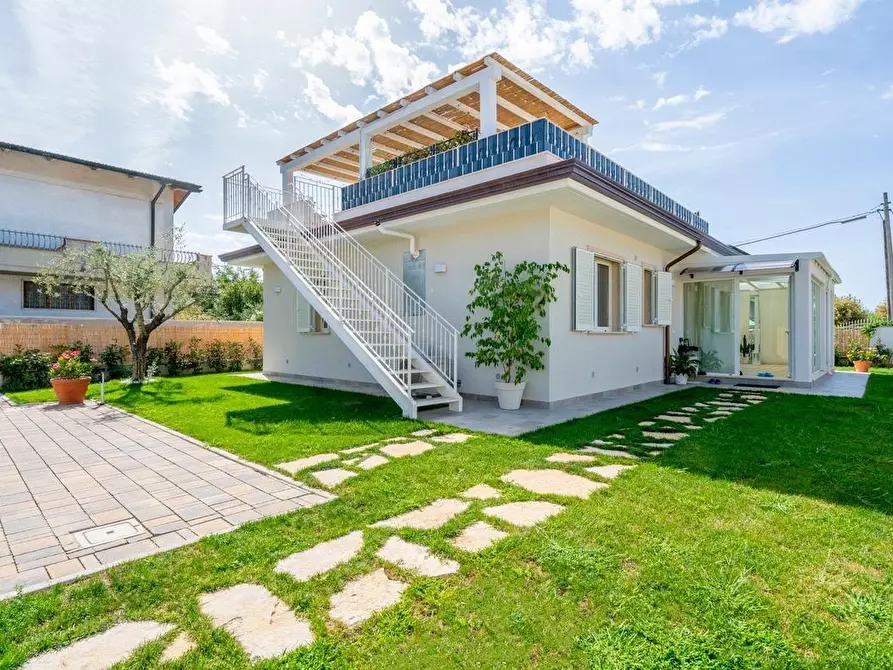 Immagine 10 di Casa indipendente in vendita  a Massa