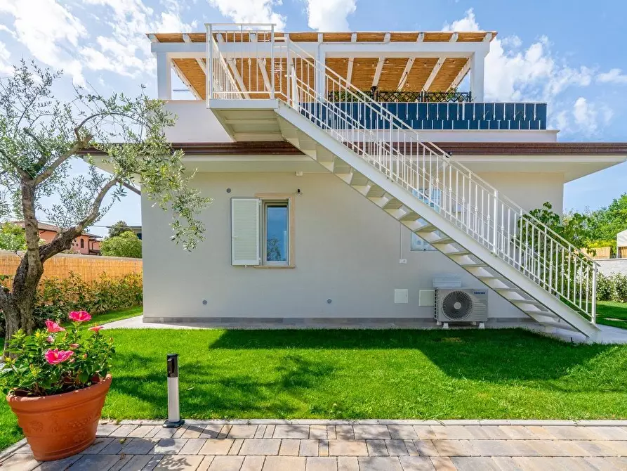 Immagine 1 di Casa indipendente in vendita  a Massa