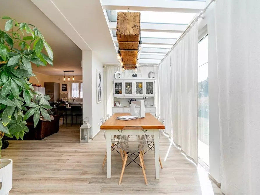 Immagine 2 di Casa indipendente in vendita  a Massa