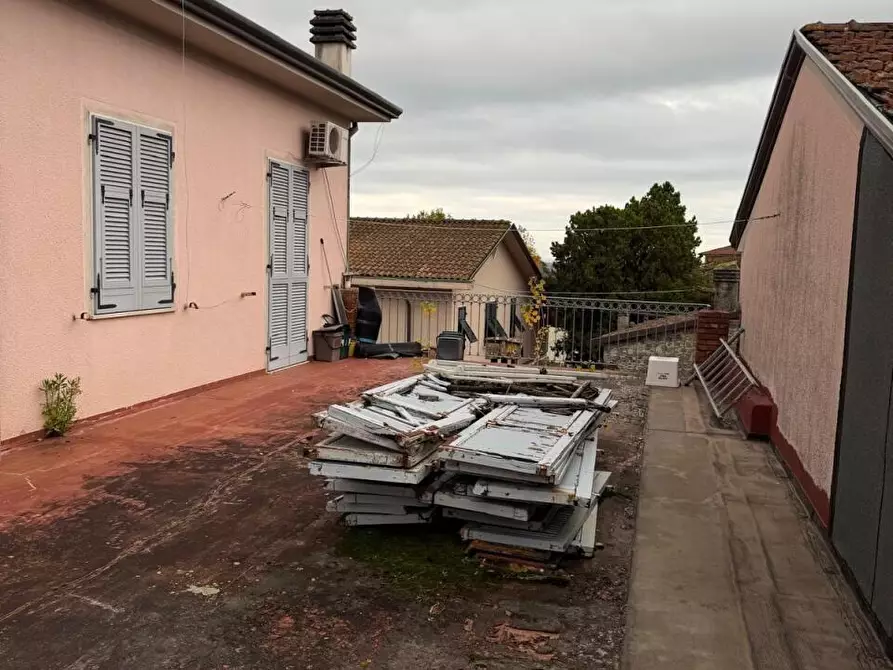 Immagine 15 di Porzione di casa in vendita  a Castelnuovo Magra