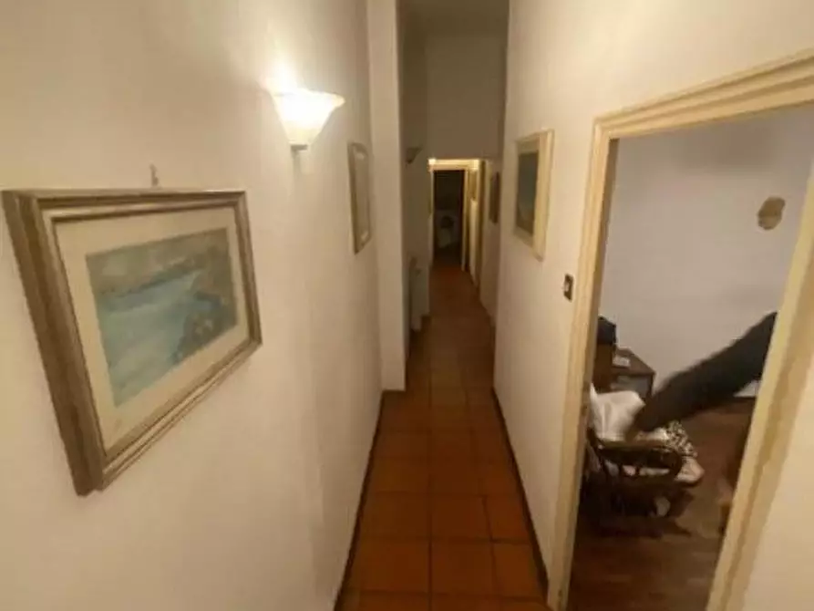 Immagine 7 di Appartamento in vendita  a Lucca