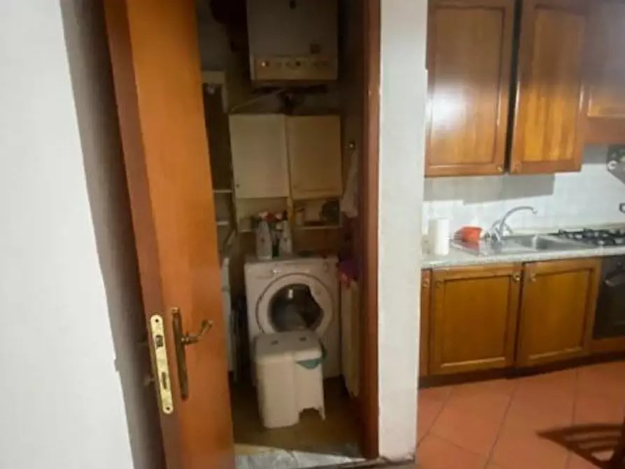 Immagine 10 di Appartamento in vendita  a Lucca