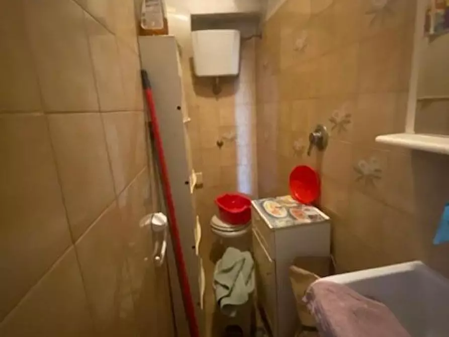 Immagine 11 di Appartamento in vendita  a Lucca