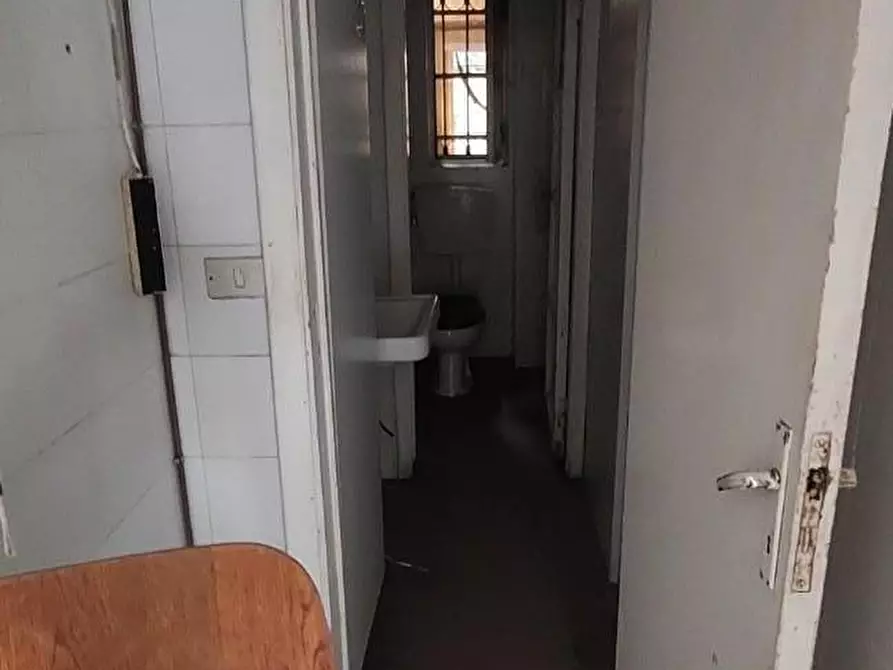 Immagine 5 di Negozio in vendita  a Carrara