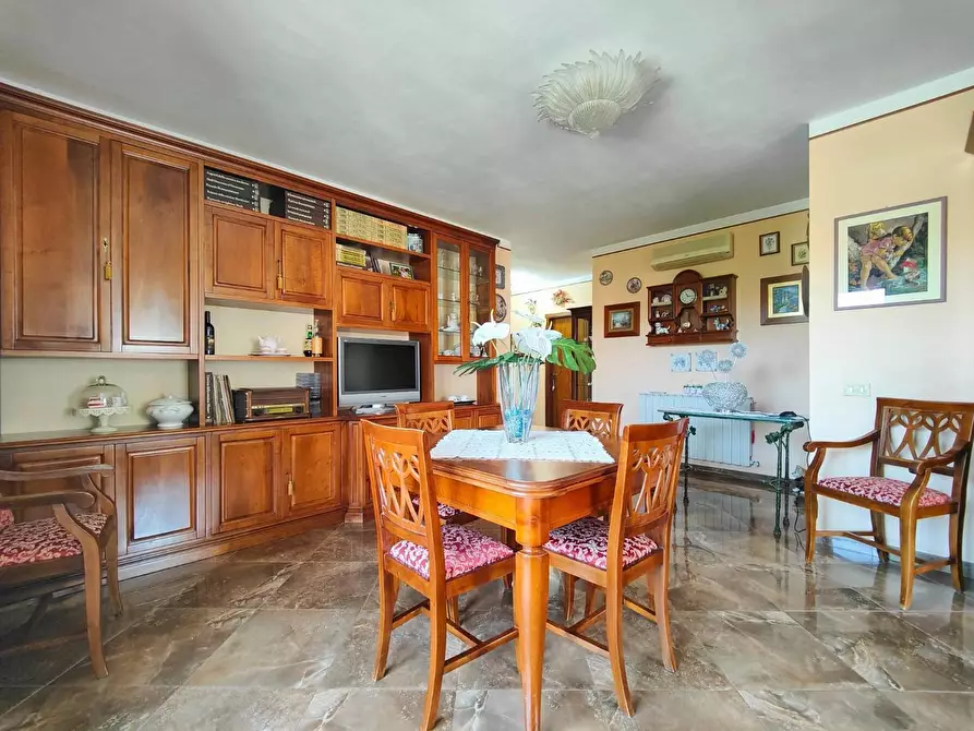 Immagine 13 di Appartamento in vendita  a Vecchiano