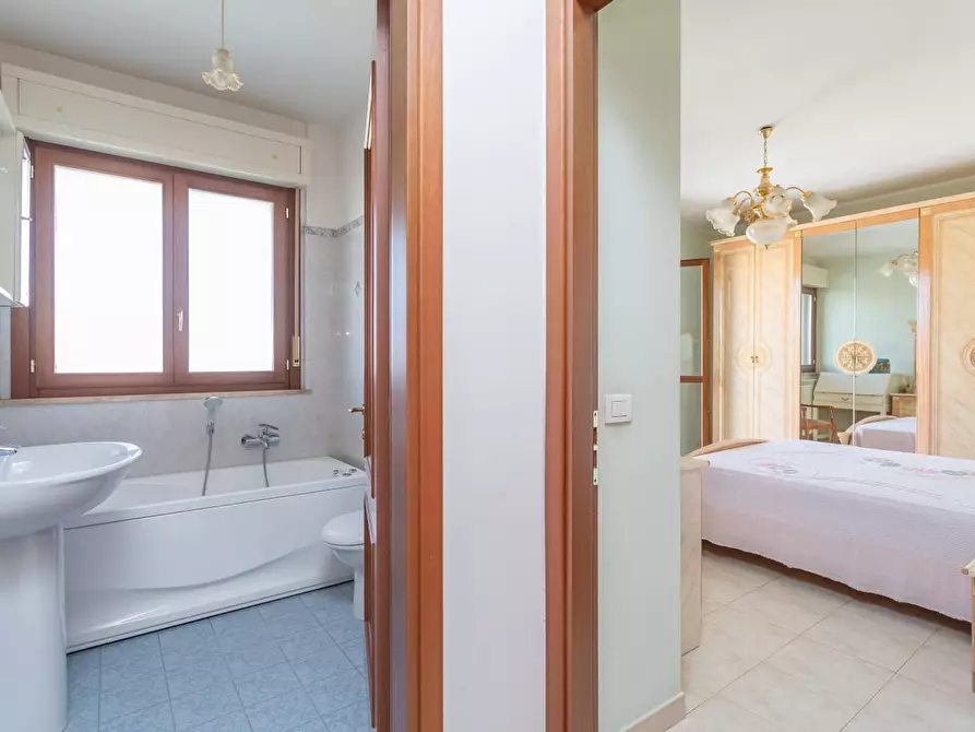 Immagine 10 di Mansarda in vendita  a Roma