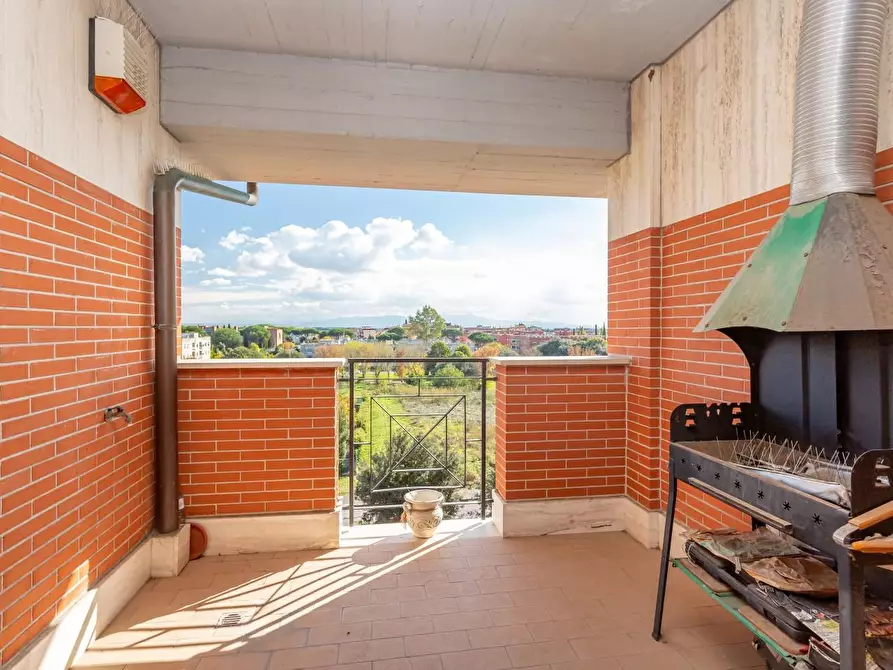 Immagine 7 di Mansarda in vendita  a Roma