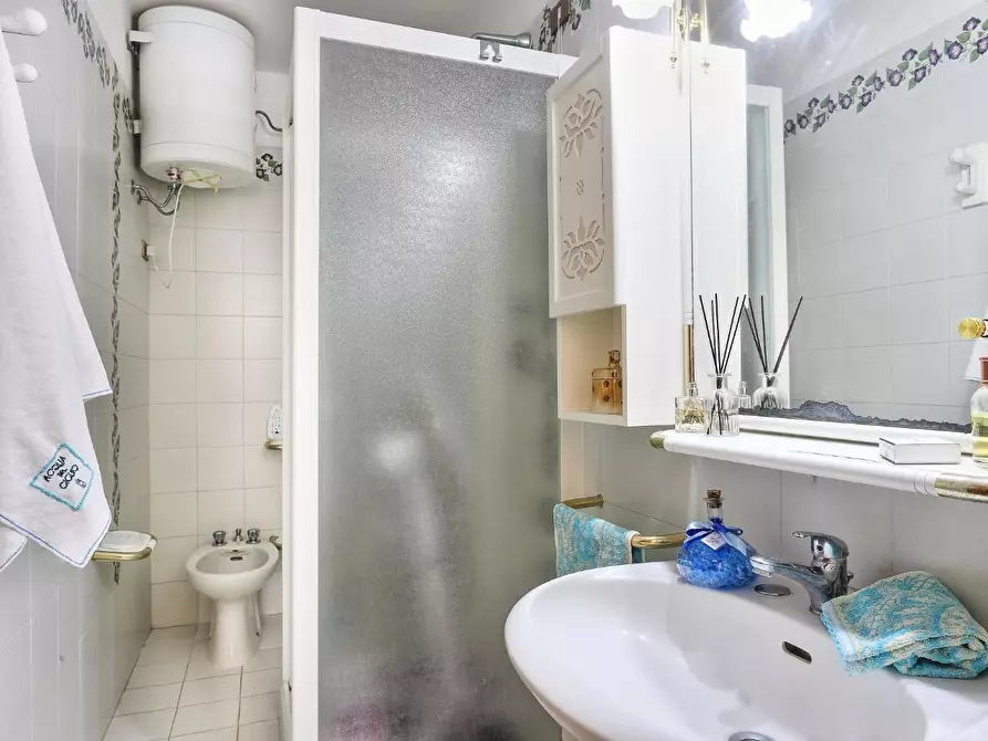 Immagine 10 di Appartamento in vendita  a Rosignano Marittimo