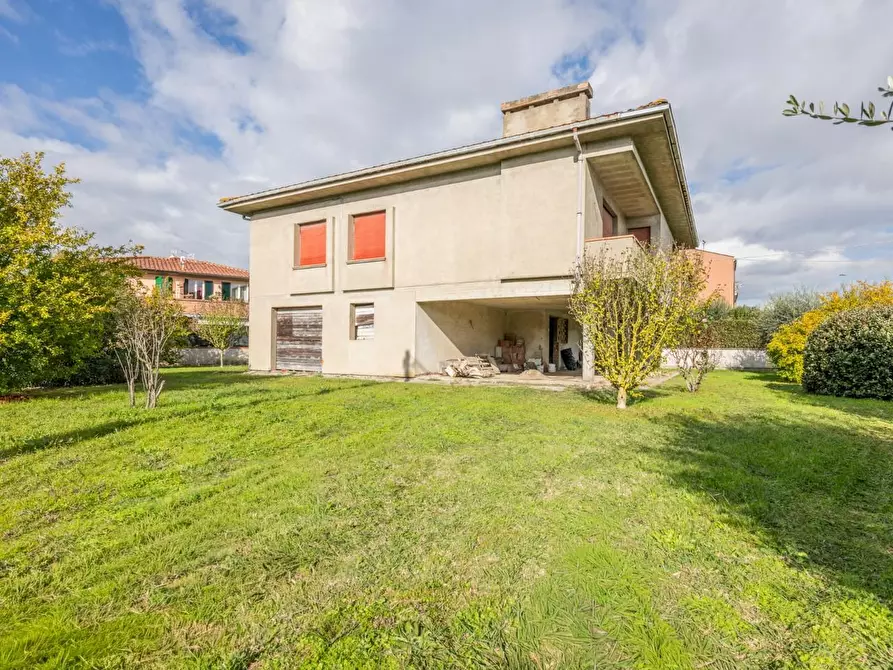 Immagine 2 di Villa in vendita  a Calcinaia
