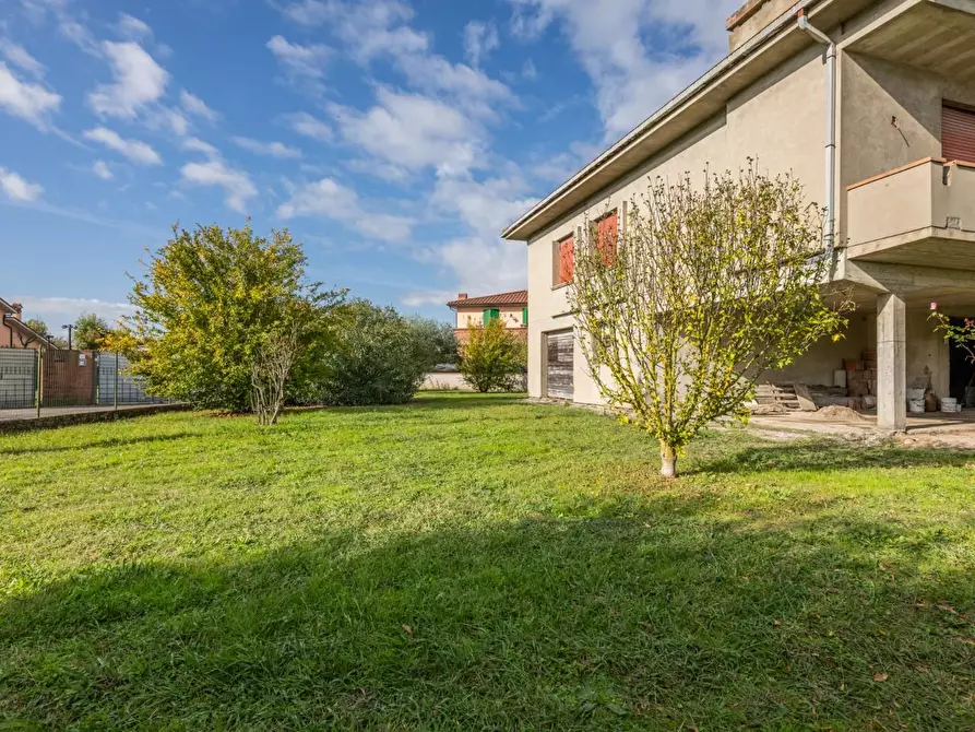 Immagine 3 di Villa in vendita  a Calcinaia