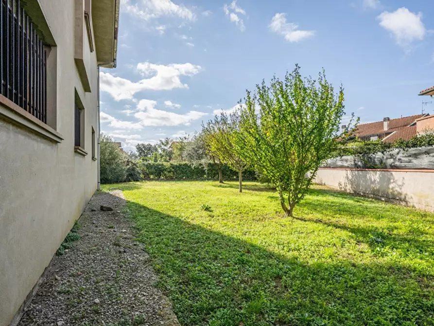 Immagine 8 di Villa in vendita  a Calcinaia