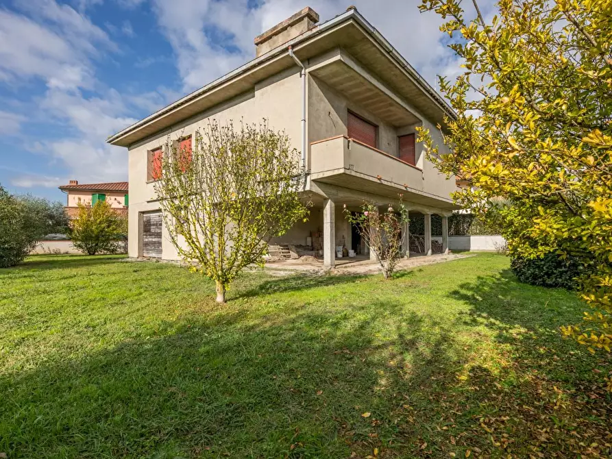 Immagine 1 di Villa in vendita  a Calcinaia