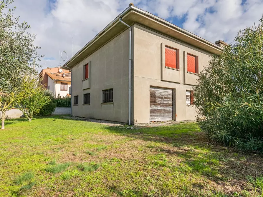 Immagine 12 di Villa in vendita  a Calcinaia