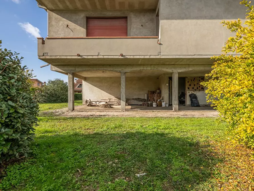 Immagine 4 di Villa in vendita  a Calcinaia