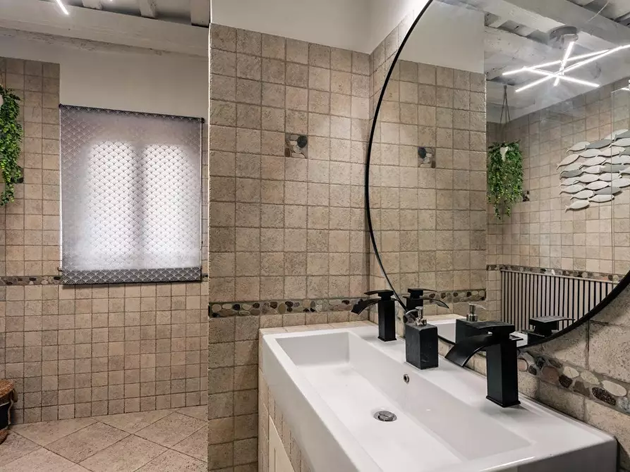 Immagine 19 di Appartamento in vendita  a Vicopisano