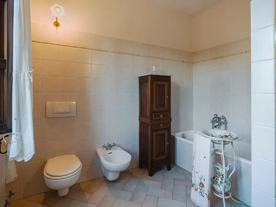 Immagine 43 di Casa colonica in vendita  a Casciana Terme Lari