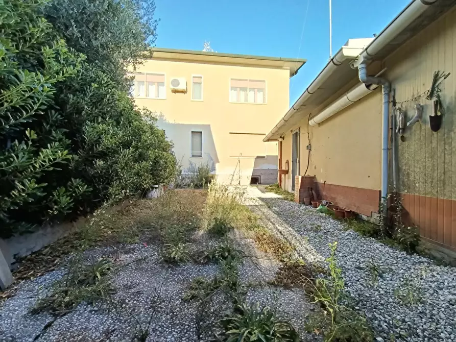Immagine 42 di Casa bifamiliare in vendita  a San Giuliano Terme