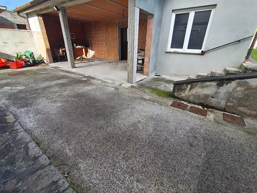 Immagine 6 di Villa in vendita  a Lucca