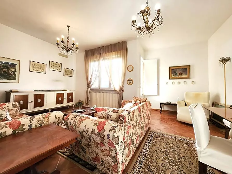 Immagine 3 di Appartamento in vendita  a Lucca