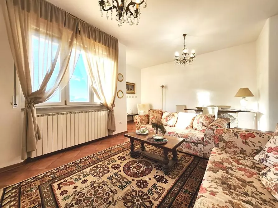 Immagine 7 di Appartamento in vendita  a Lucca