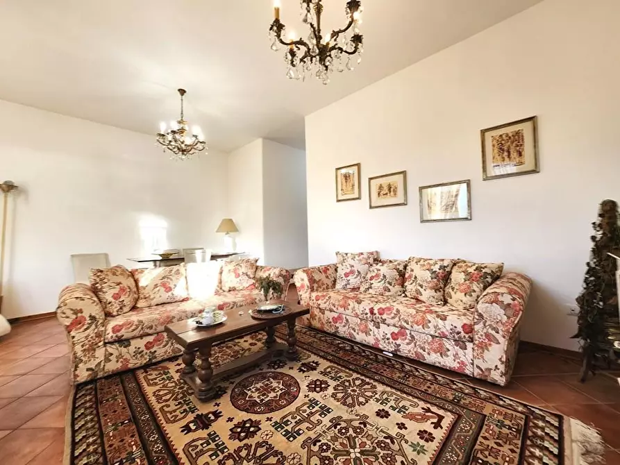 Immagine 6 di Appartamento in vendita  a Lucca