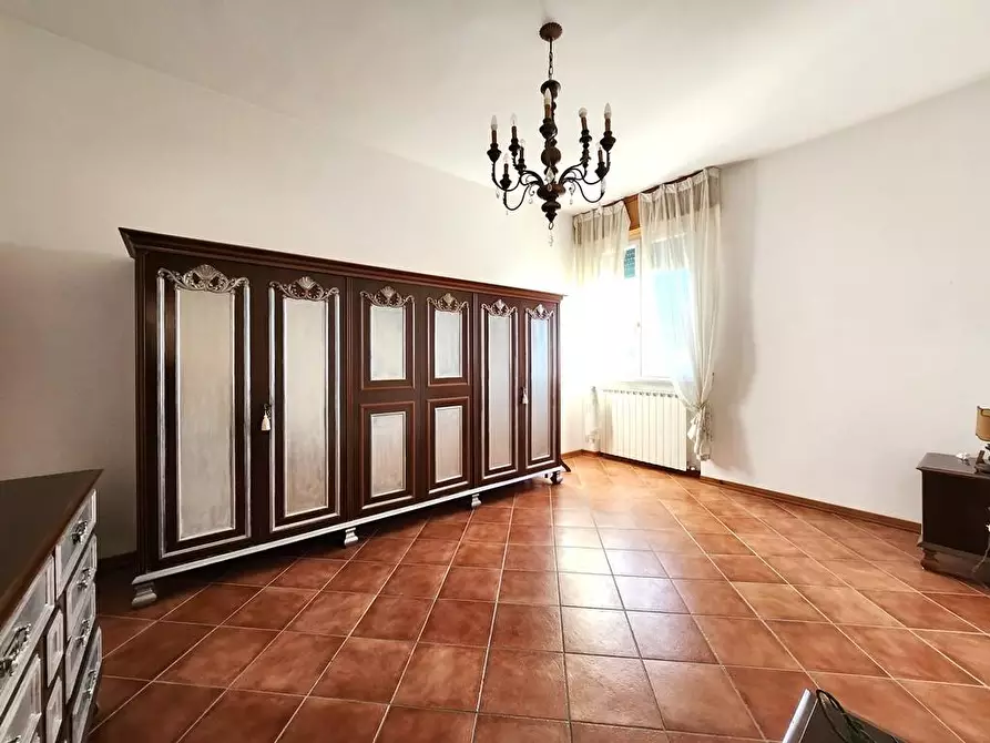 Immagine 17 di Appartamento in vendita  a Lucca