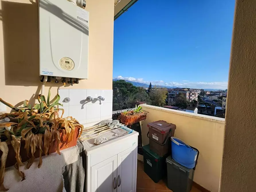 Immagine 12 di Appartamento in vendita  a Lucca