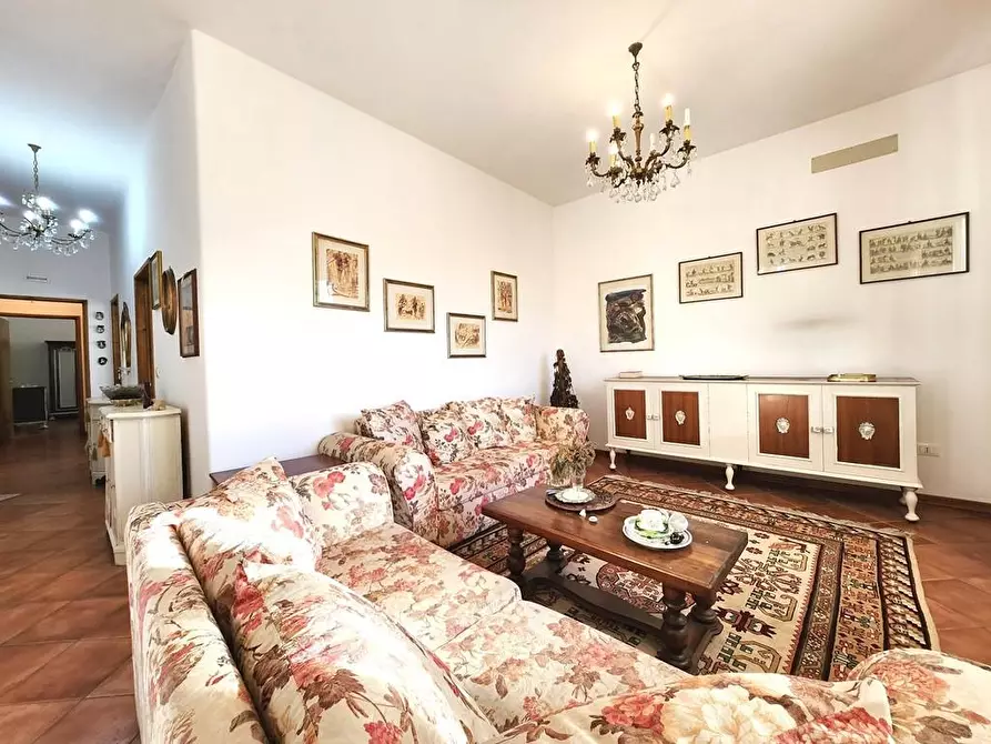 Immagine 4 di Appartamento in vendita  a Lucca