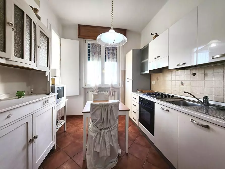 Immagine 10 di Appartamento in vendita  a Lucca