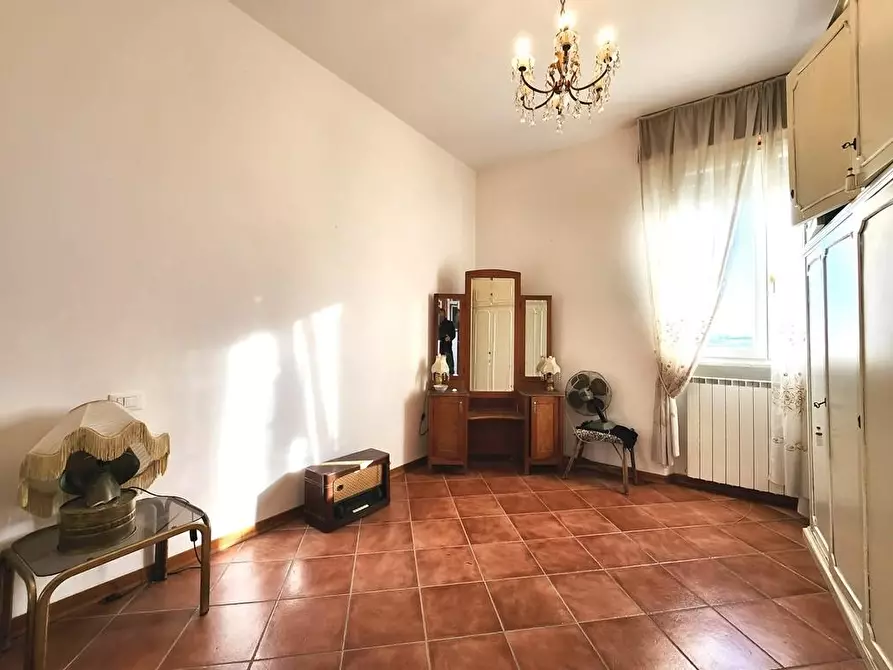 Immagine 19 di Appartamento in vendita  a Lucca